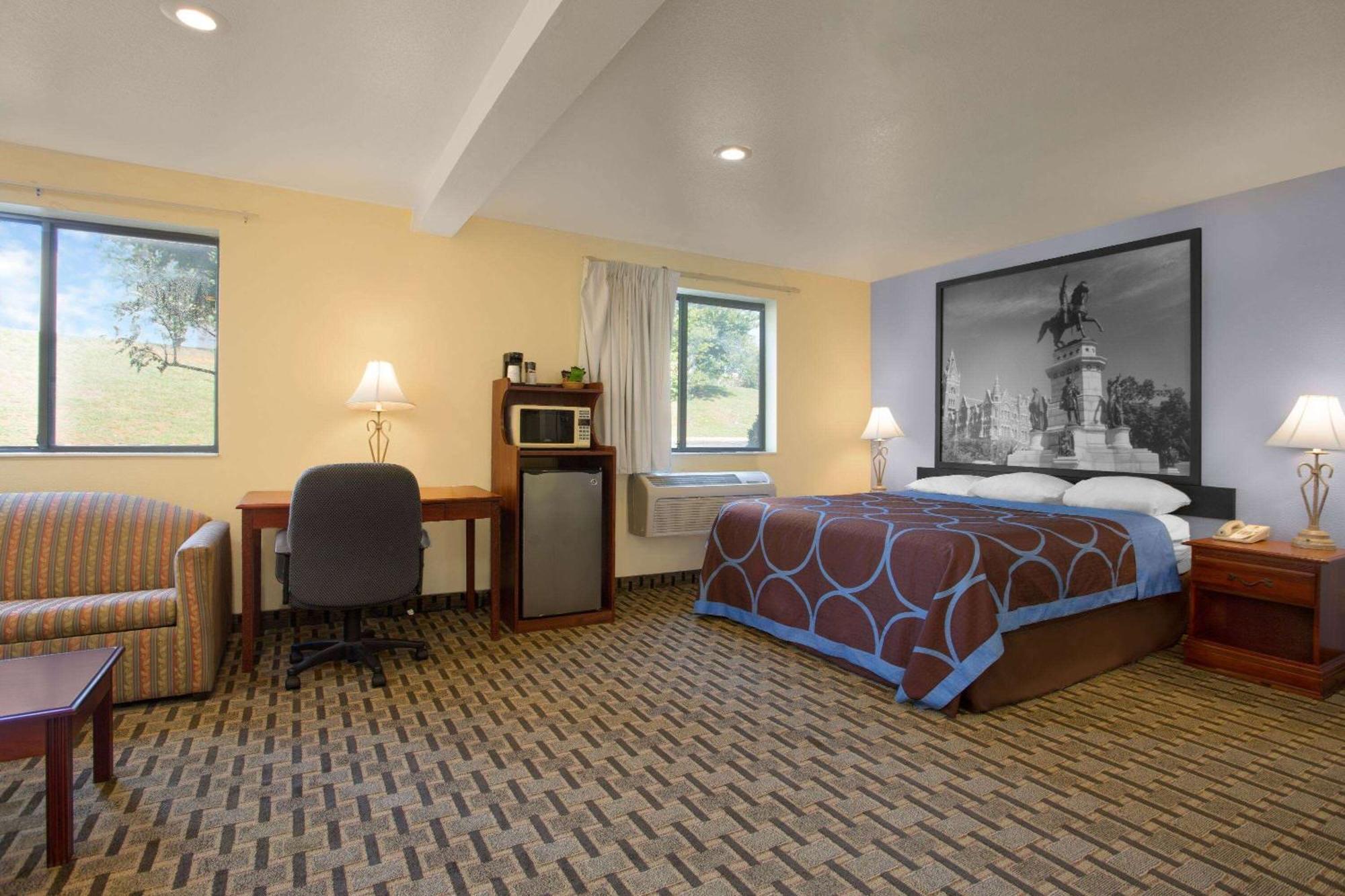 Hotel Super 8 by Wyndham Lynchburg VA Exterior foto